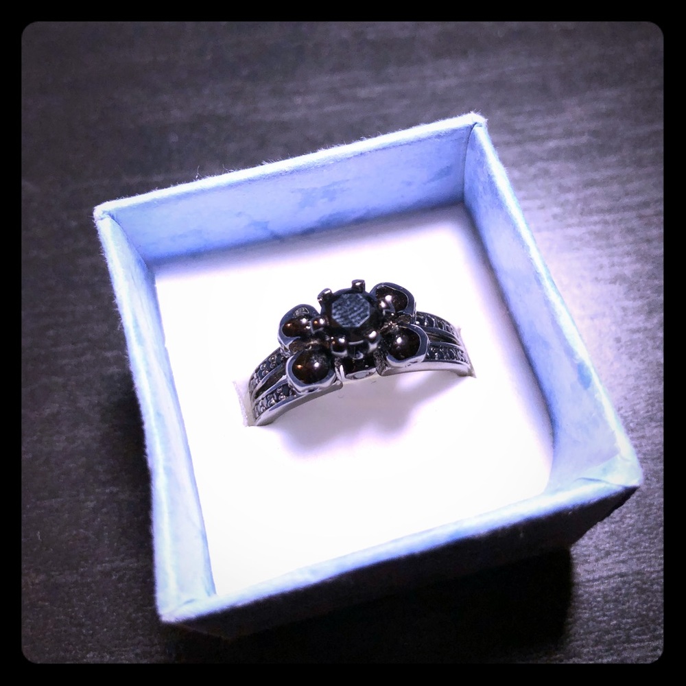 New black skull with diamond ring